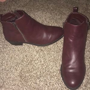 Maroon booties!